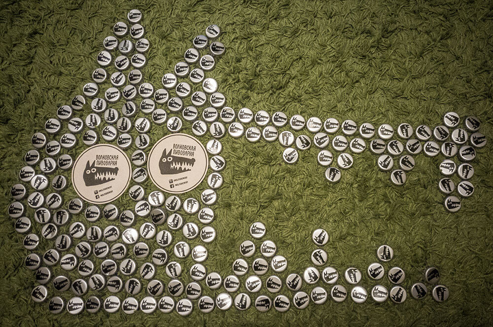 Коллекционирование пивных крышек называется "кэпсофилия", она в свою очередь является неотъемлимой частью бирофилии (коллекционирование различных предметов пивной атрибутики), ну а бирофилия это то, к чему рано или поздно приходит каждый, кто любит не просто залить шары 9й балтикой, а шарит во всём этом пенном. 