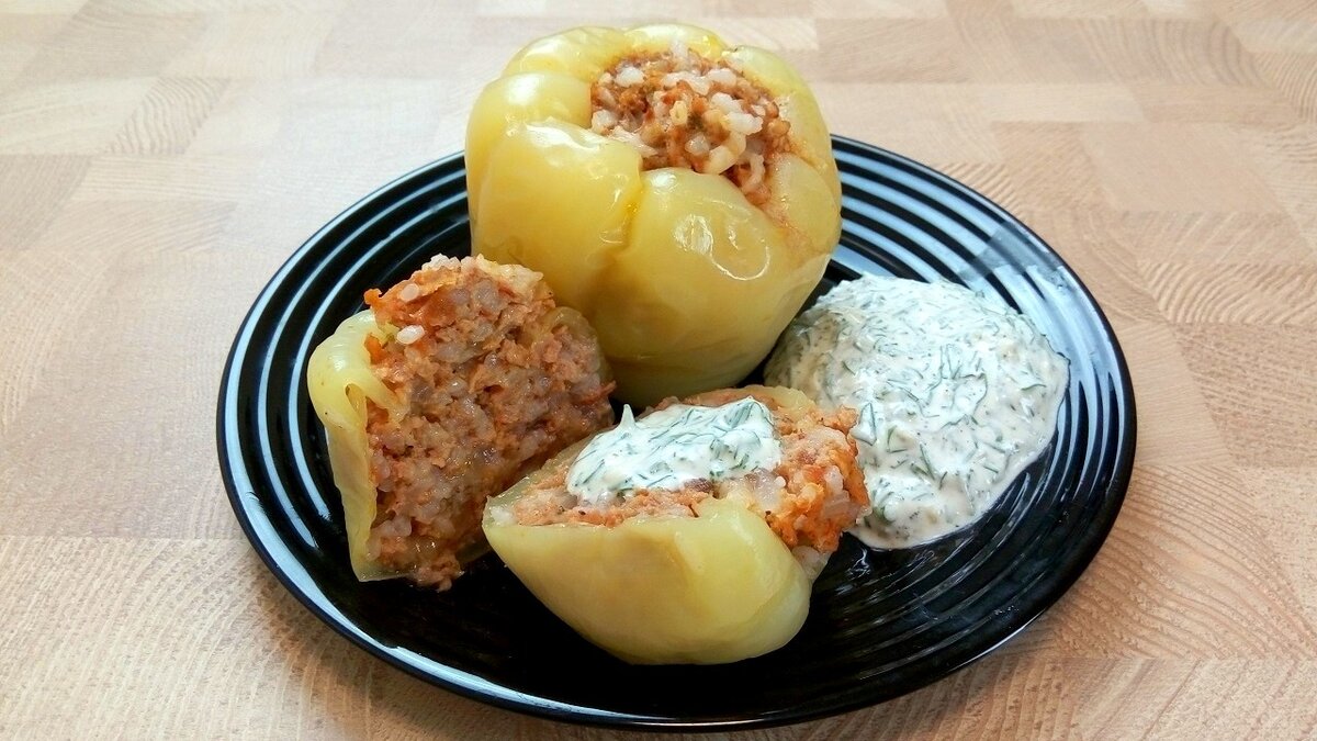 Фаршированные перцы с фаршем и рисом