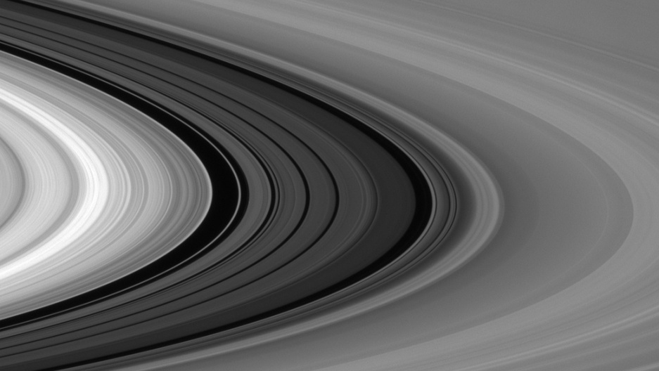 Тонкая структура колец Сатурна на снимке автоматической межпланетной станции "Кассини"