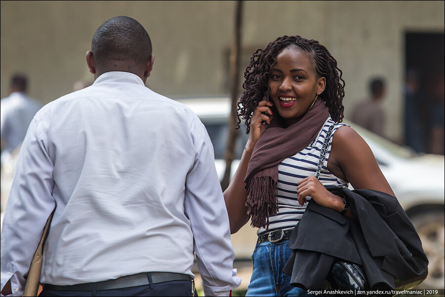 Темнокожие студенточки с Банда-Стрит в Найроби