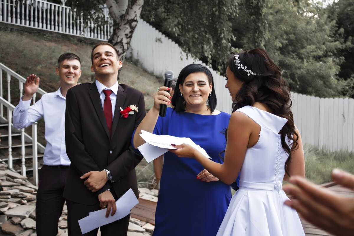 Ведущая свадеб Алла Юсина.