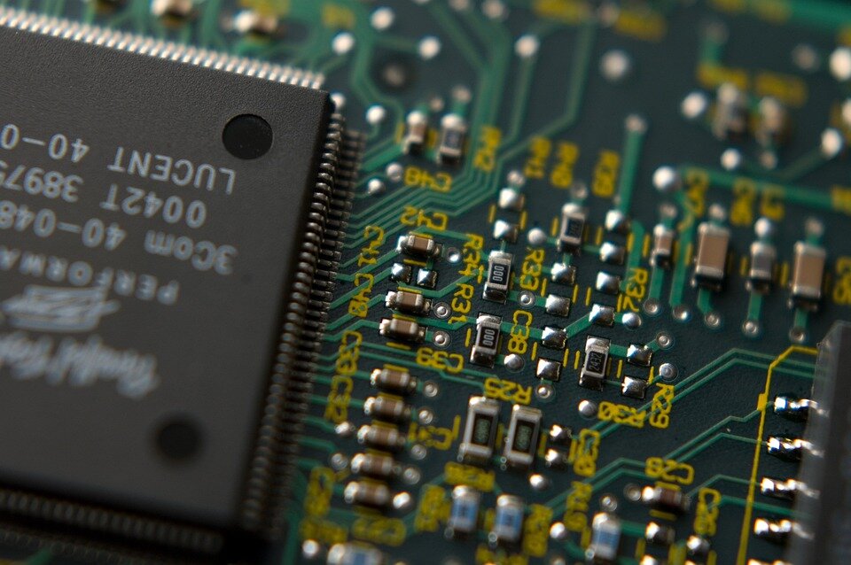 https://cdn.pixabay.com/photo/2018/01/05/01/14/cpu-3061923_960_720.jpg