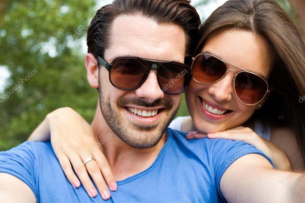 https://st.depositphotos.com/1010550/4785/i/950/depositphotos_47857617-stock-photo-happy-young-couple-taking-selfies.jpg
