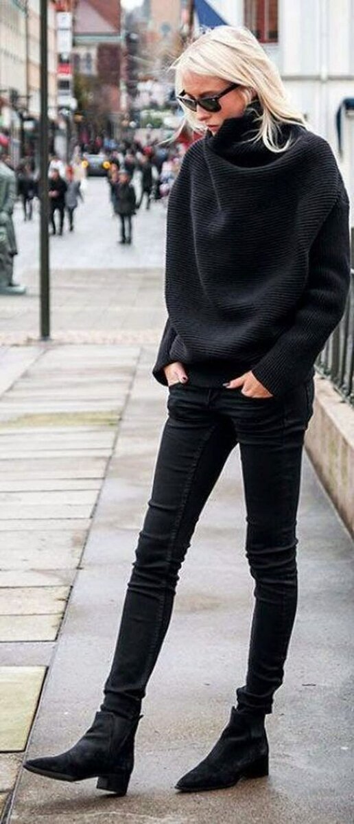 Свитер с черными джинсами