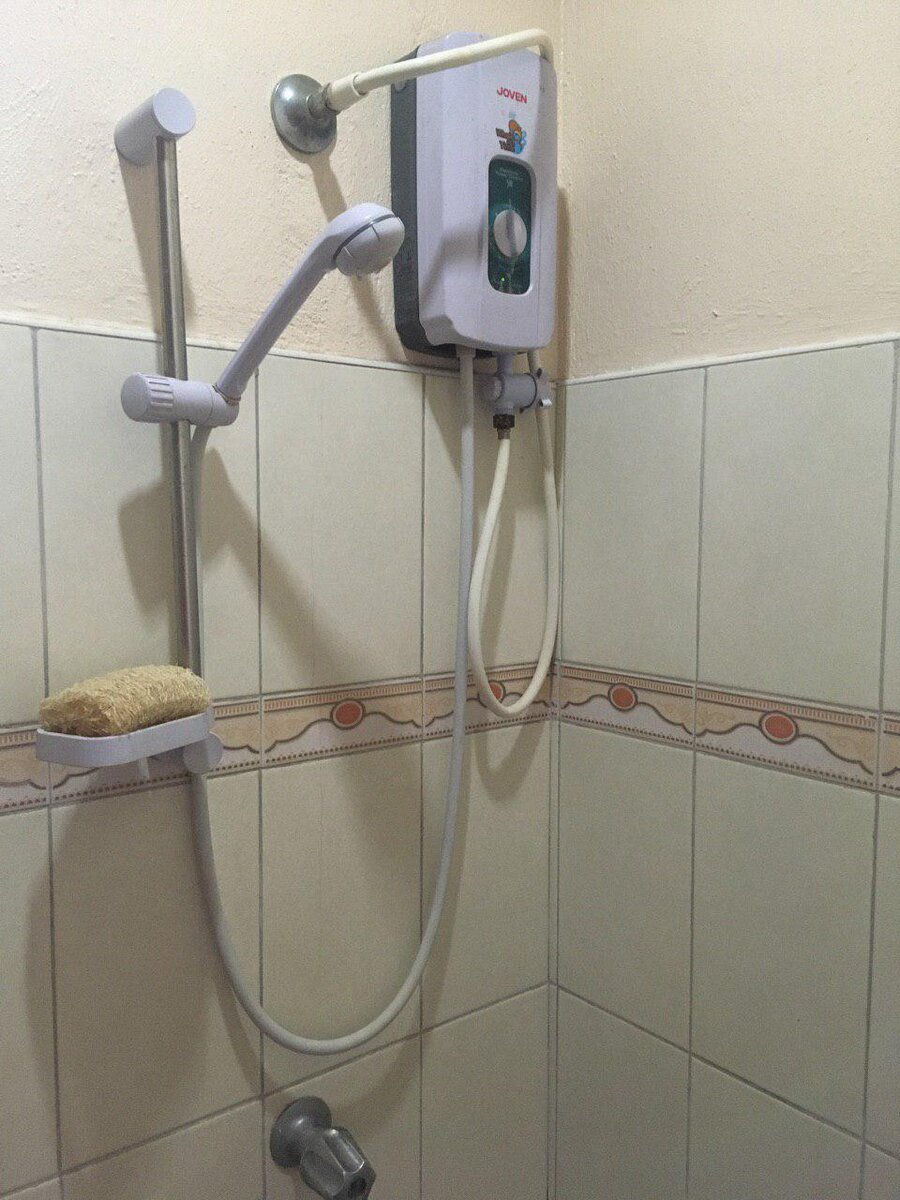 Внимание на верхний-левый угол фото.