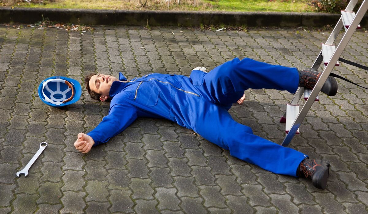 профессиональный травматизм. несчастный случай на производстве. несчастный случай на производстве. производственная травма выплаты. несчастные случаи на производстве.