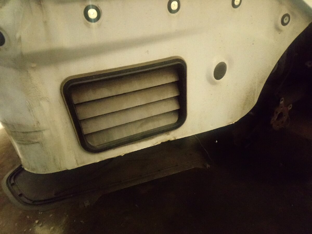 Клапана в кузове автомобиля