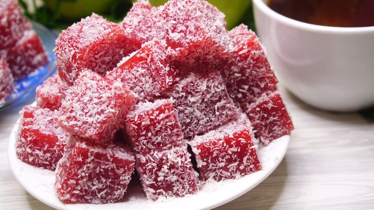 Беру 300 грамм любых ягод, подойдут замороженные и получаю целую гору мармелада