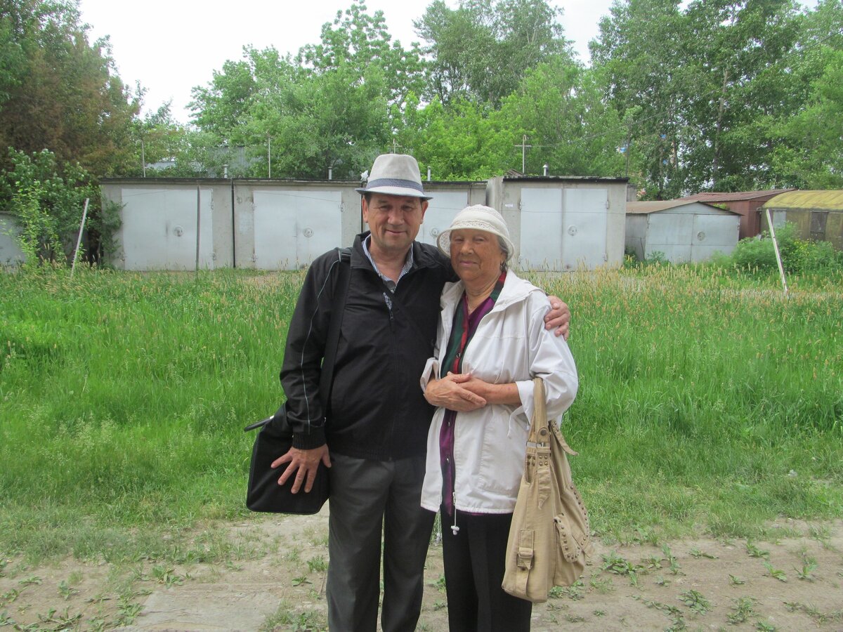 Автор с тётей Томой. Хабаровск