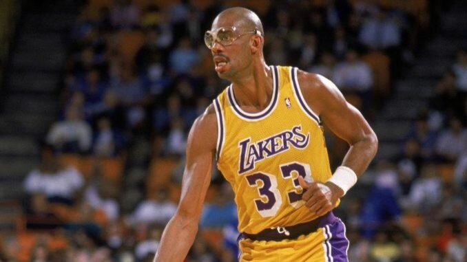 Карим Абдул-Джаббар в игре за "Лейкерс". Источник - yandex.ru