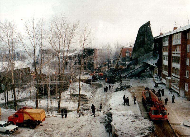 Падение самолета руслан 1997 фото в иркутске Падение огромного военно-транспортного самолета "Руслан" на жилой дом в 1997 год