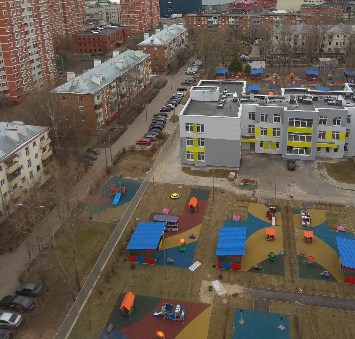 Пусто во дворах. Фото мое