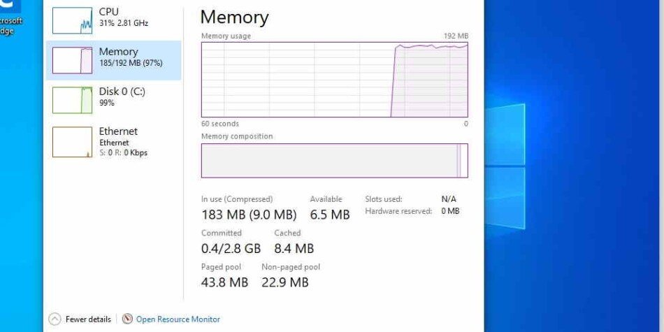 Доказательство: Windows 10 также работает только с 192 Мб оперативной памяти © Twitter / Сакура Нори