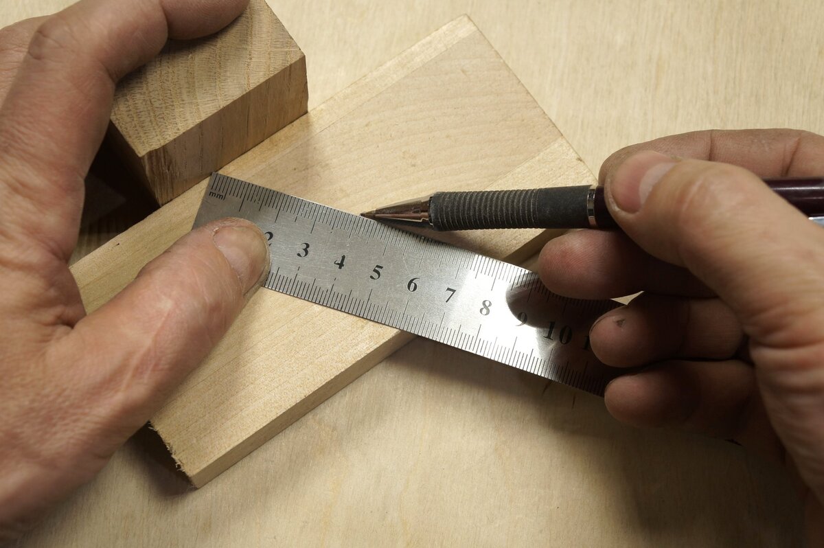 Точные измерения и разметка деталей - это обязательные действия при изготовление любого изделия из дерева.-2