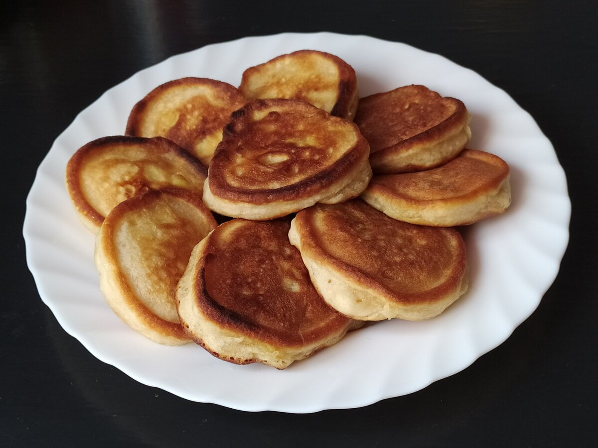 Пышные оладушки на ряженке с яблоками — вкуснейший завтрак | Poperchi | Дзен