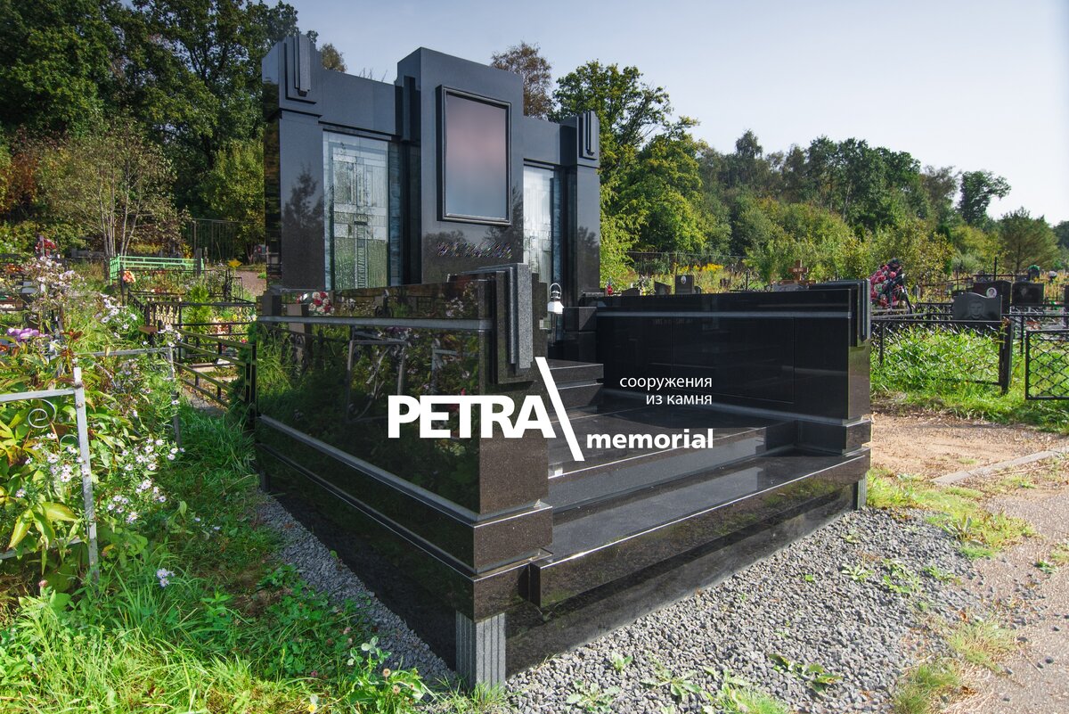 Гранитный мемориальный комплекс