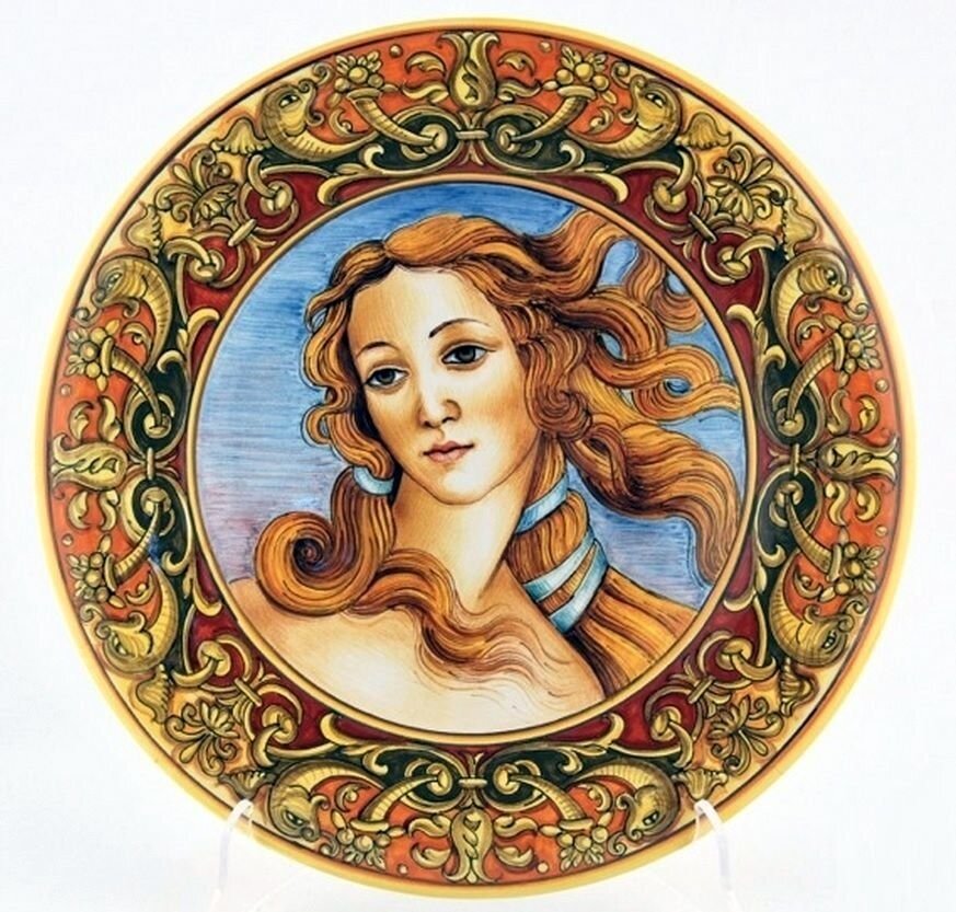 Тарелка в стиле эпохи Возрождения с изображением Венеры с полотна Сандро Ботичелли Рождение Венеры