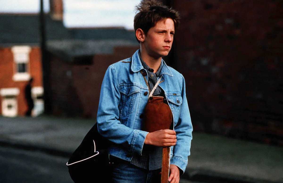 кадр из фильма "Билли Элиот" 2000