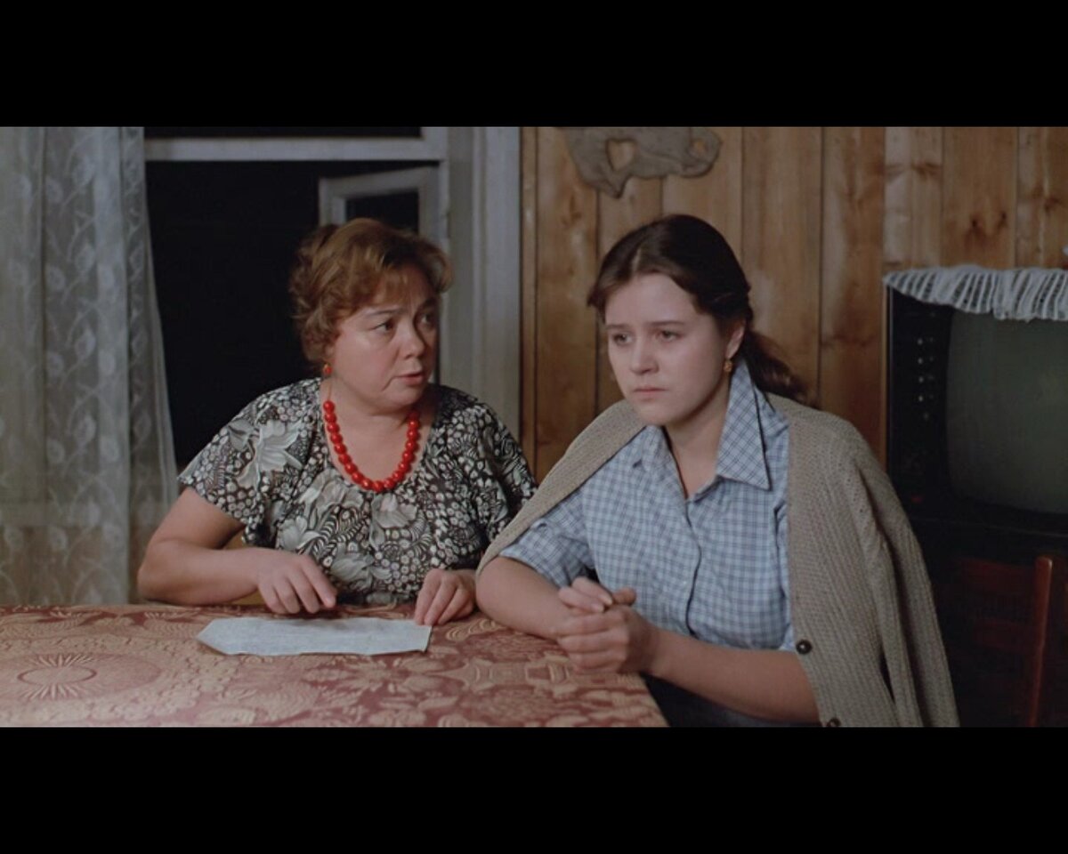 Кадр из фильма "Любовь и голуби"