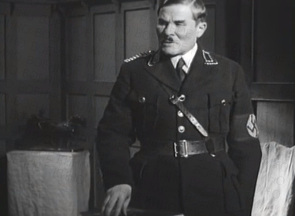 Нацистский ...банфюрер инструктирует резидента перед заброской