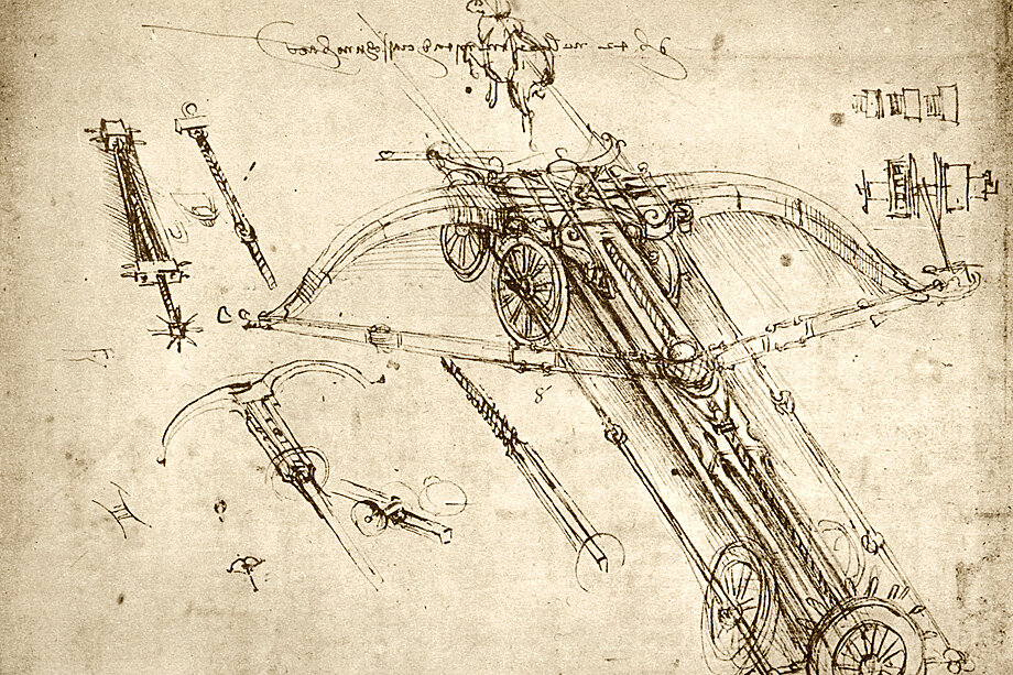 Арбалет Леонардо намного превышает по размерам ручное оружие, которое ещё применялось в конце XV века. Из сохранившихся записей да Винчи следует, что раствор плеча арбалета составляет 42 длины рукояти, так что в раскрытом виде длина арбалета – 24 метра.
Эскиз Леонардо да Винчи