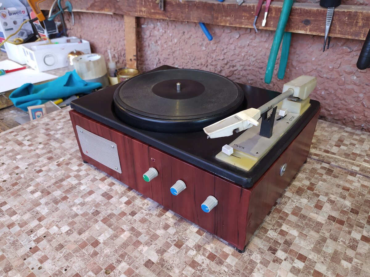 Вот такую балалайку сделал я из обломков Концертного-304