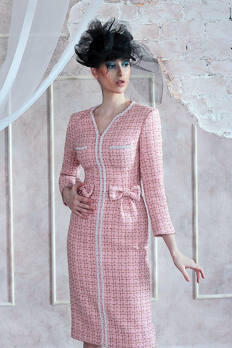 Платье из твида должно закрывать колени 