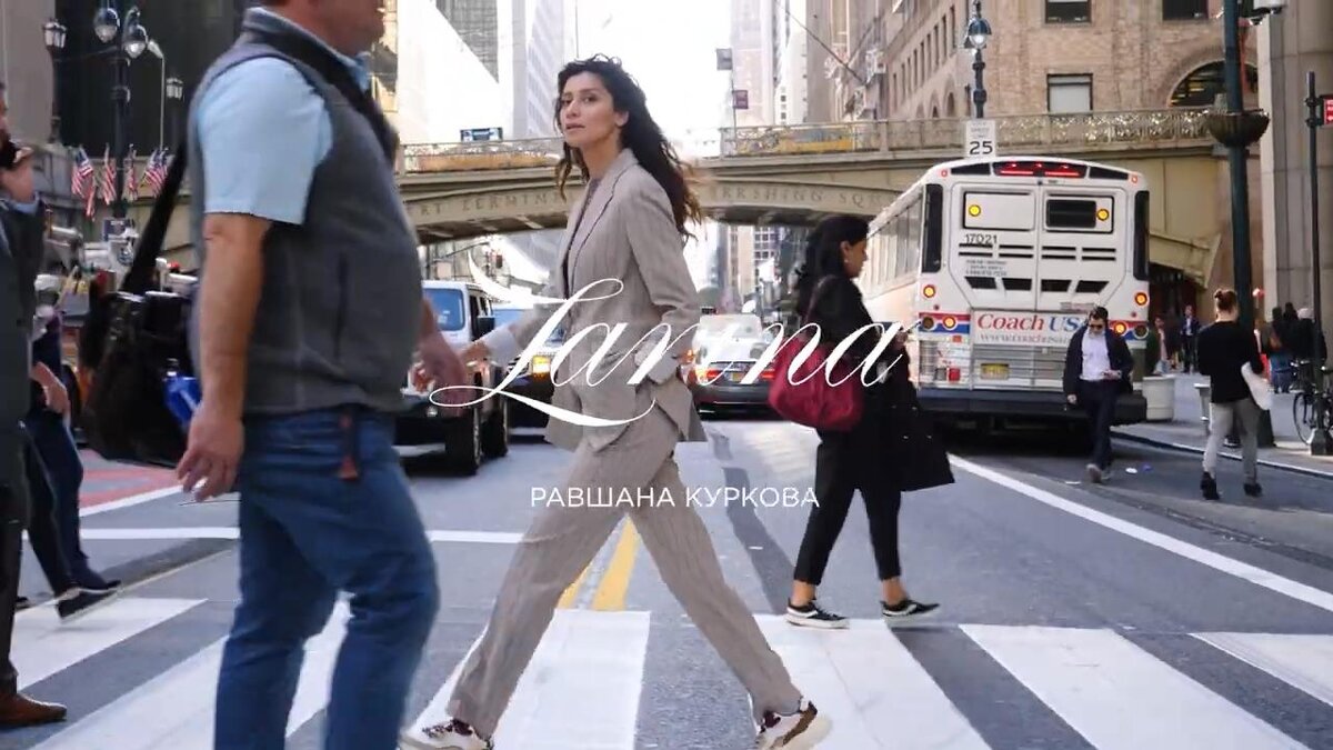 Деловая женщина в большом городе