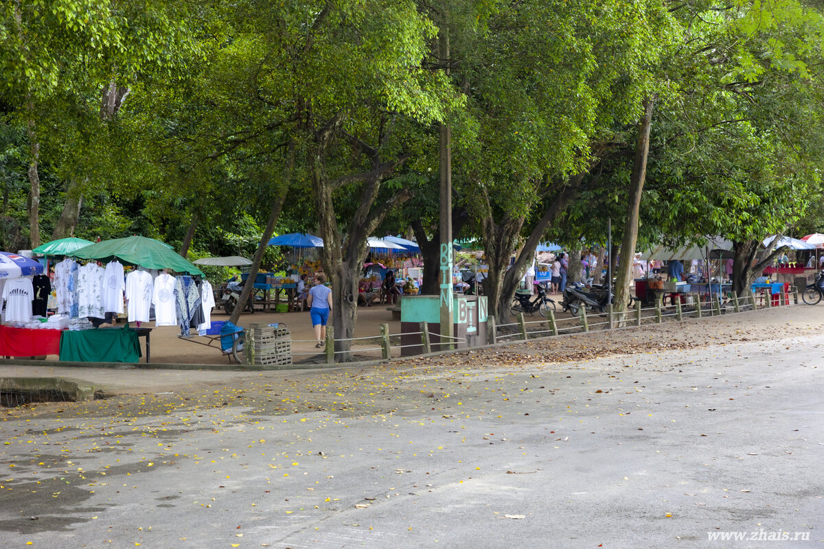 Храм Обезьян (Wat Suwan Khuha). Таиланд