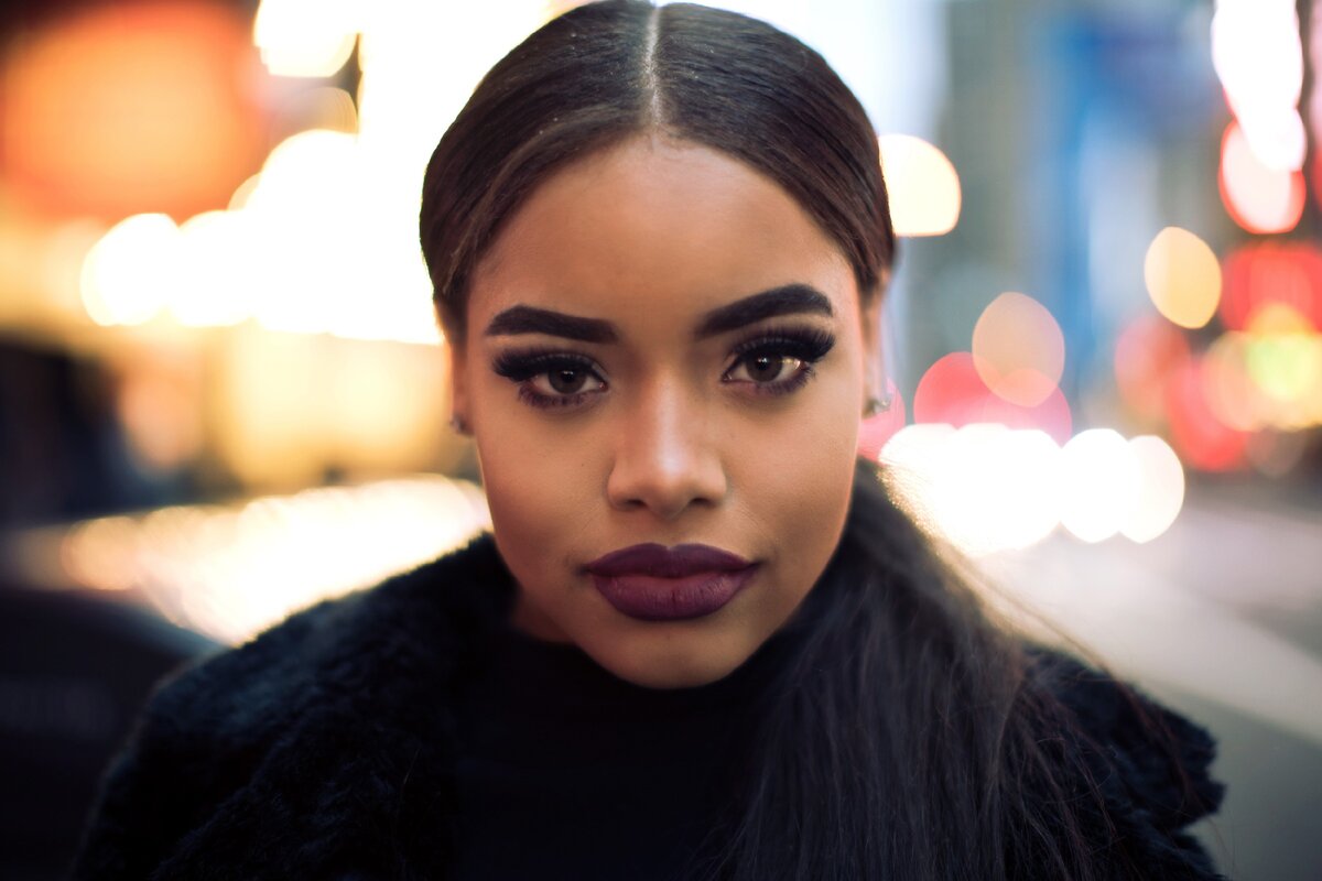 Источник: https://isorepublic.com/photo/city-woman/