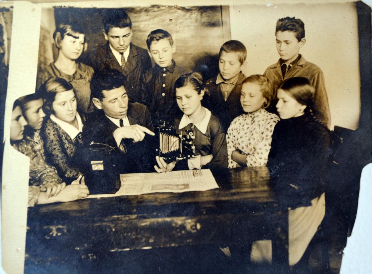 До войны мой дед работал директором школы в х.Ильменском Михайловского района, Волгоградской области. Оттуда и ушел на фронт,когда немецкие войска оккупировали нашу страну.