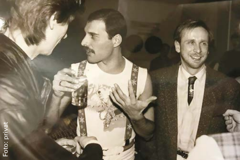 Подпись к фотографии: Курт Кресс (справа) не только играл вместе с Фредди Меркьюри (в середине) на его сольном альбоме, они также вместе тусовались в Мюнхене.