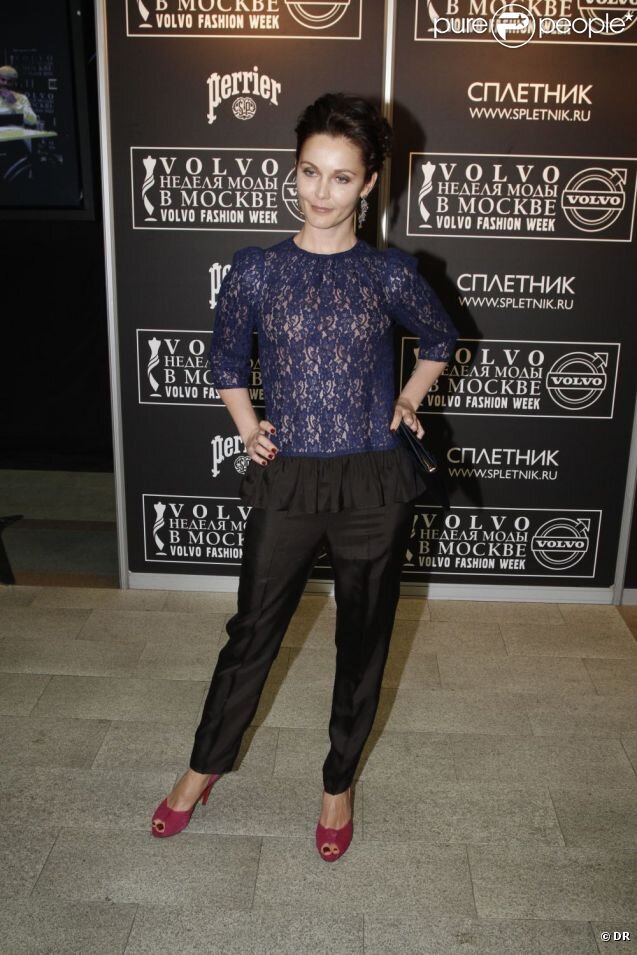 Романс "Небеса,небеса,небеса" 
Небеса,небеса,небеса.
Тучи мне надежду подарили.
А в любви моя душа,
Мы с тобой счастливы были.
Ветер свежий гонит меня,
Я вдохнул аромат любви,
Вижу твои глаза.
Вижу твои глаза.
Мне снятся сладкие сны.

Небеса,небеса,небеса.
Мне ты во сне подмигнула,
Глядит на нас судьба,
Своей красотой меня притянула.
Твой взгляд,голос твой,
Прохлада освежает,уходит жара,
От любви теряю покой,
От любви теряю покой,
Проплывают над нами облака.

Небеса,небеса,небеса,
Все мечты закружились,
Зовут красивые глаза,
Наши встречи мне приснились.
Деревья мечтают вместе со мной,
Тебе я улыбнулся,
Всё быстротечно под луной,
Всё быстротечно под луной,
От грёз своих очнулся.

Небеса,небеса,небеса.
Тучи мне надежду подарили.
А в любви моя душа,
Мы с тобой счастливы были.
А в любви моя душа,
Мы с тобой счастливы были.
Небеса,небеса,небеса.
Тучи мне надежду подарили.

04.07.2018 год.

