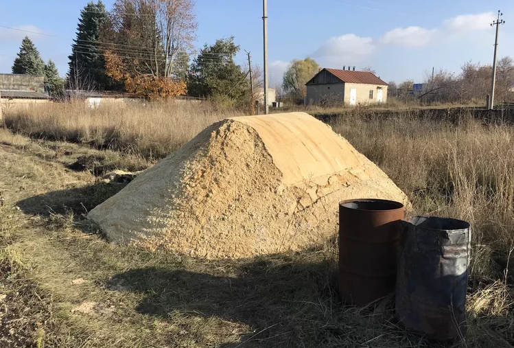 Куча песка на участке автора