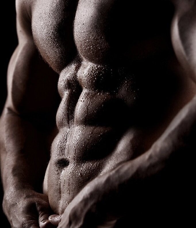 Чтобы получить кубики пресса, нужно 2 компонента:                                                                           1. Правильно спланировать питание                                                                                       2.Эффективные тренировки на пресс.                                                                                                            Без правильного питания можете забыть о кубиках какого бы объёма вы не нарастили мышцы, под слоем жира видно их не будет. Убирайте фастфуд и жареное, сокращайте быстрые углеводы и вредные жиры. Уменьшайте калорийность питания.