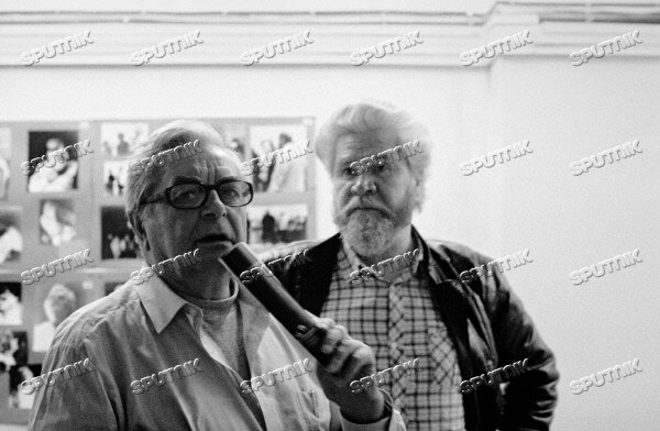 Юрий Любимов и Борис Можаев в Театре на Таганке, 18.08.1990. Фото: Борис Кауфман http://visualrian.ru/selection/list_64333897/429965.html 
