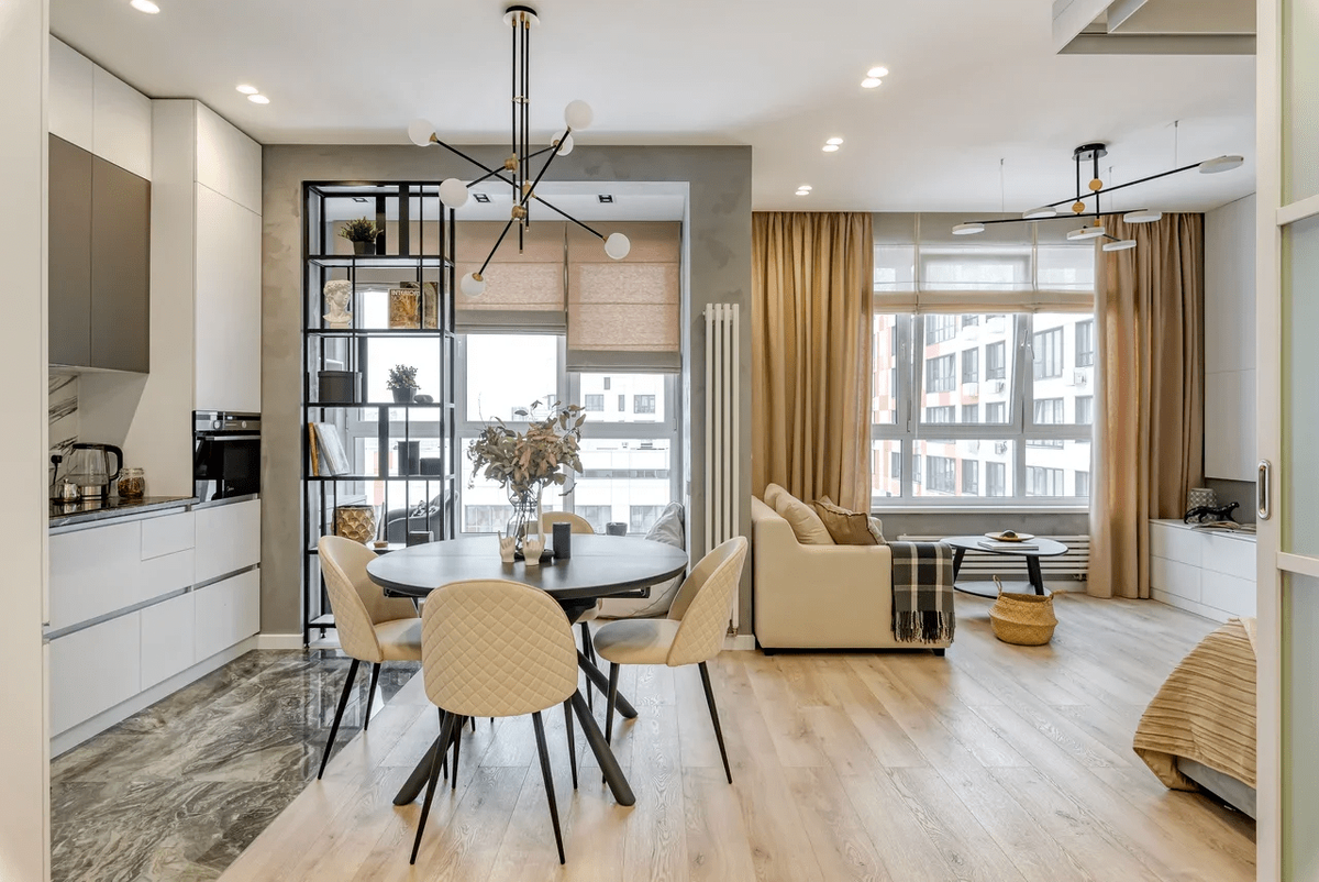 Вид на зону столовой со входа 