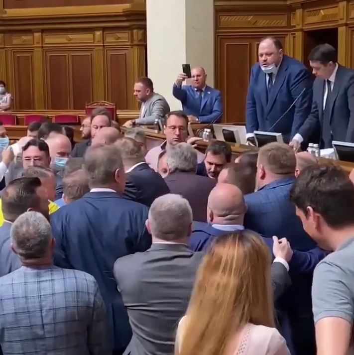 17 июня в Раде было жарко, скриншот "Страна"