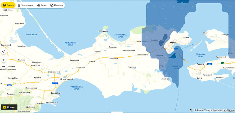 На фото: на карте видно, что в Керчи сейчас сухо. А до нашего Старого Крыма от границ нехорошей погоды не менее 100 км.