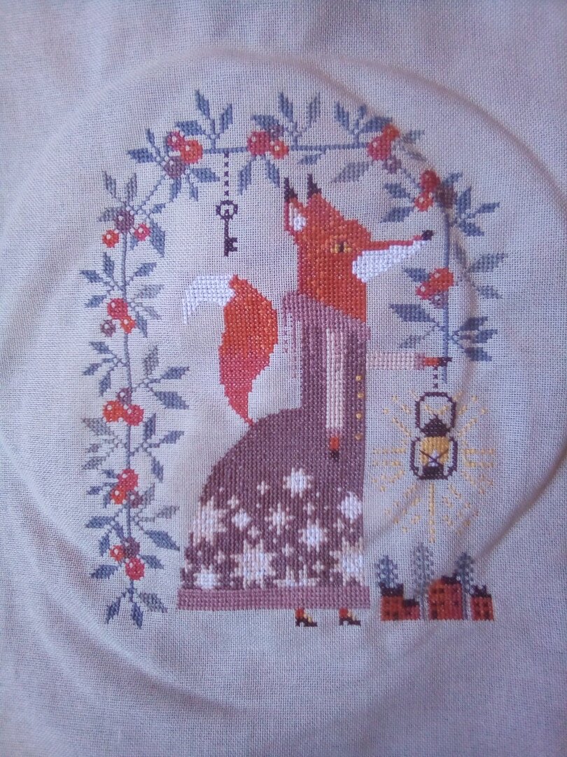 Вышивка в неотглаженном виде, я пока не придумала, как её оформить.