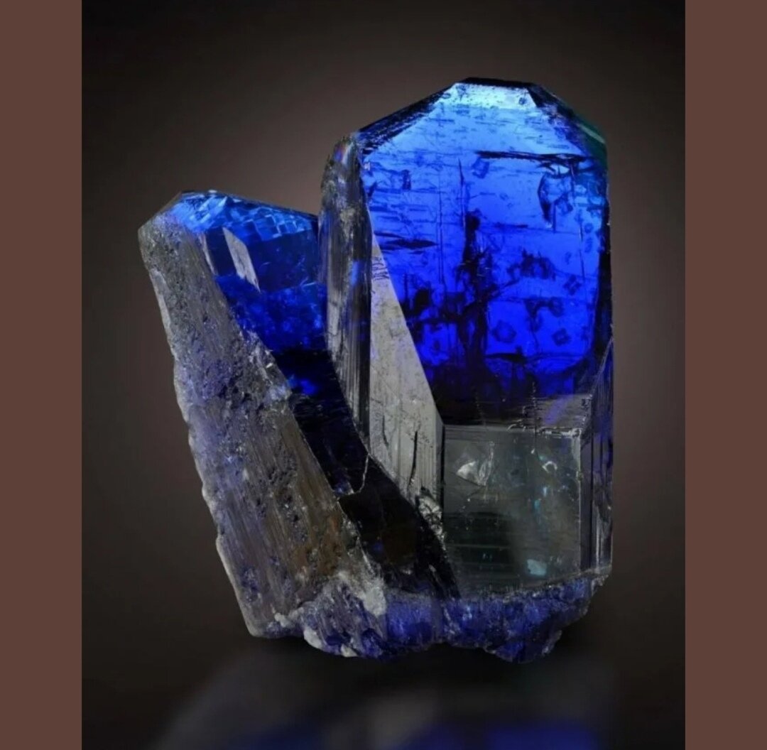 Танзанит (листайте галерею).