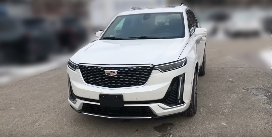 Передняя часть кузова, вид сверху.