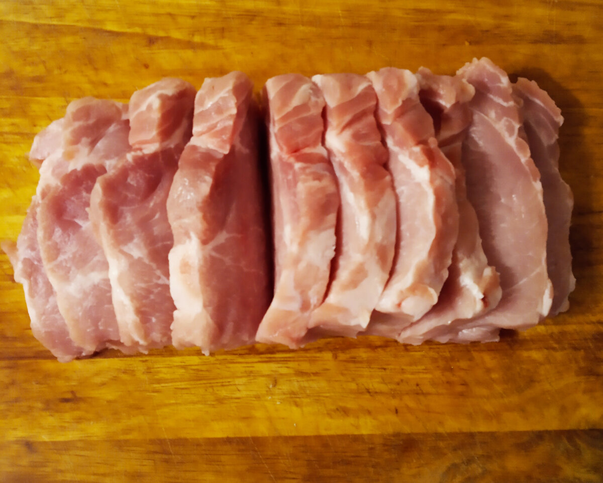 Карбонат сырой фото Мясо "Гармошка" с помидорами, сыром и грибами. Канал Не Повара. Дзен