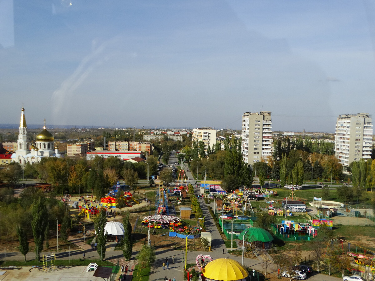 Новости города волжский волгоградская область. Парк Ленина Волжский. Аттракционы Волжский площадь Ленина. Парк ВГС Волжский колесо обозрения. Парк в Волжском на Ленина.