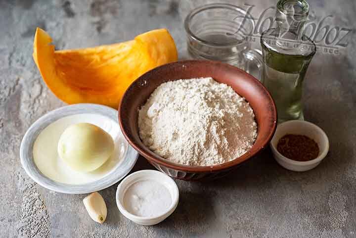 Готовим тыкву и чеснок с луком: моем, чистим и нарезаем