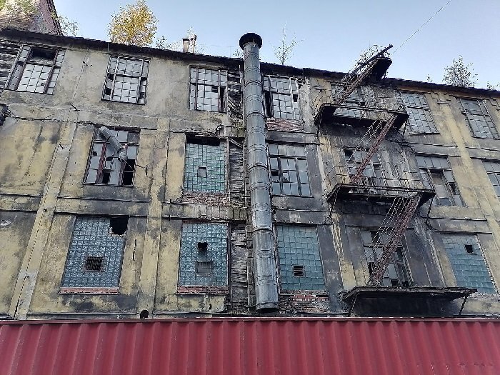 Сегодня завод "Красный треугольник" пребывает в удручающем состоянии. Источник: "Википедия"