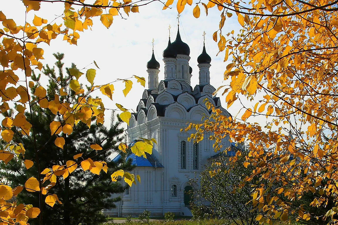 фото осени красивые с церковью и природой