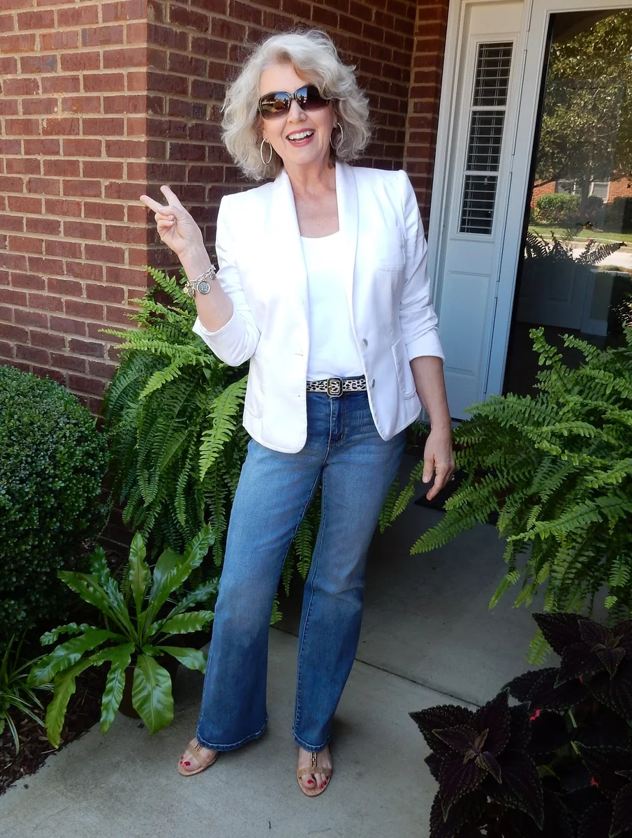Какие джинсы в моде для женщин за 50 лет