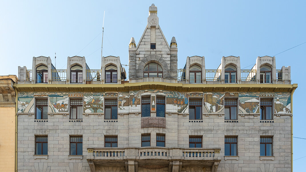 Выставочный центр находится по адресу Большая Морская, 35