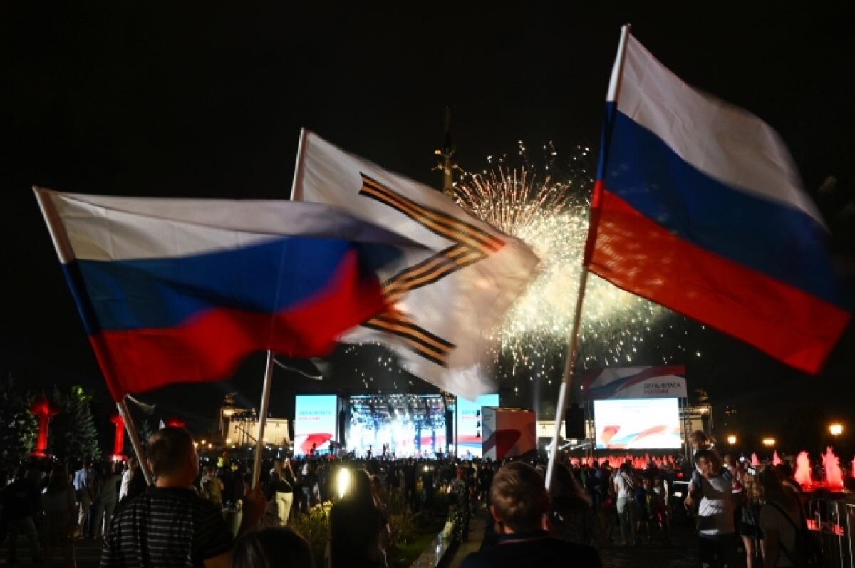    В Москве прошел концерт в честь Дня российского флага